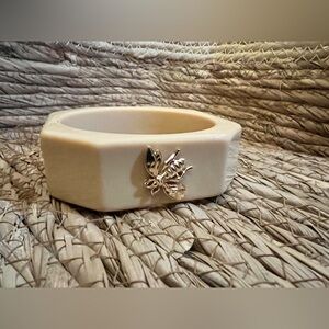 Model Kemik Bilezik Turkey(?) acrylic bangle bracelet with bee